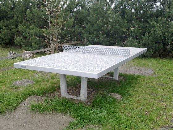Betonowy stół pingpongowy (do osadzenia w podłożu).